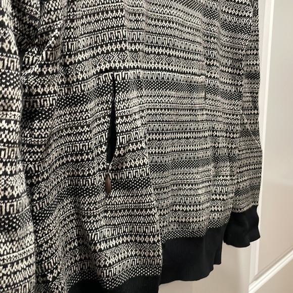 Super soft Roots sweater with zip neck and zipper kangaroo pocket - Picture 3 of 3